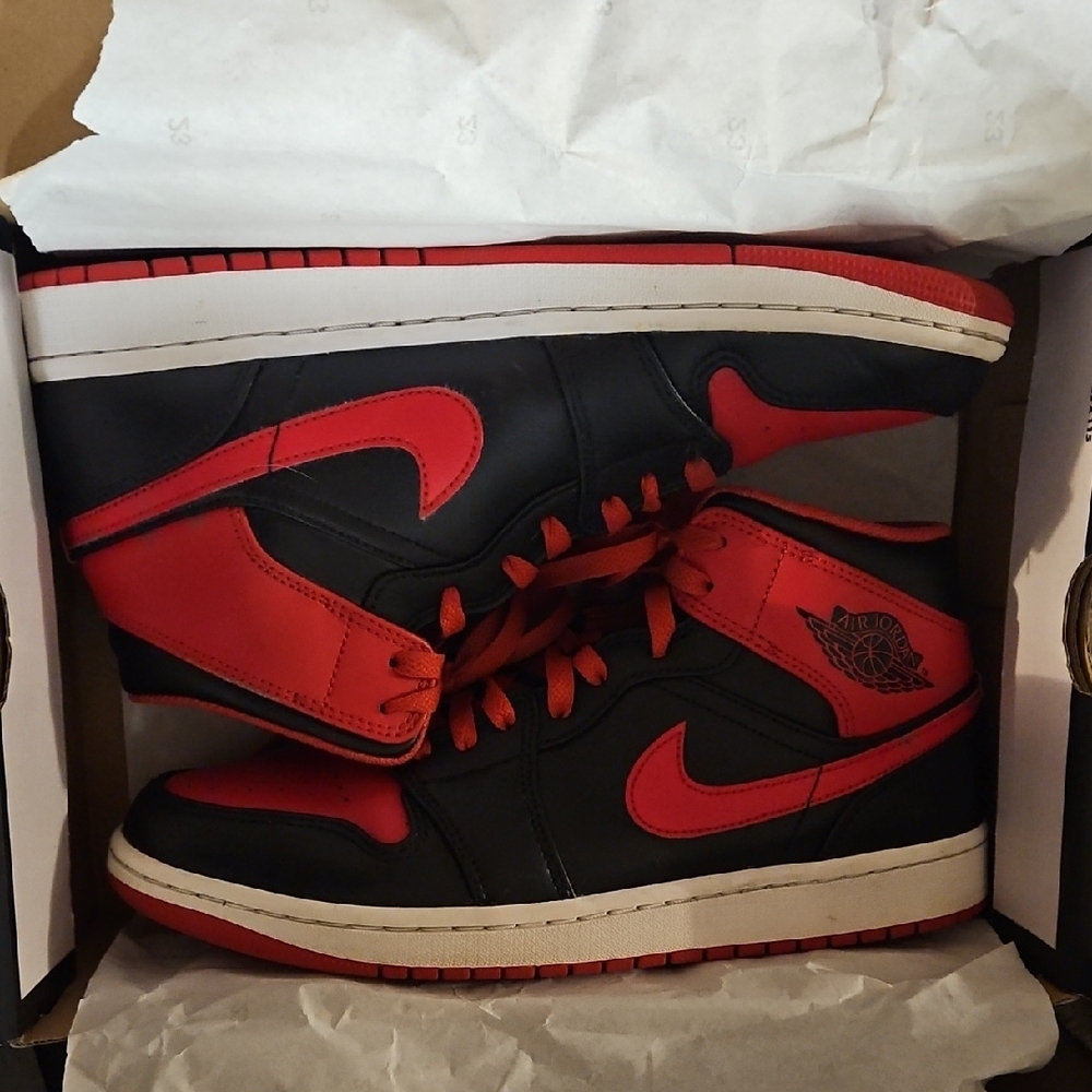 Nike Air Jordan 1 Mid Black/Fire Red-White - Picture 5 of 5